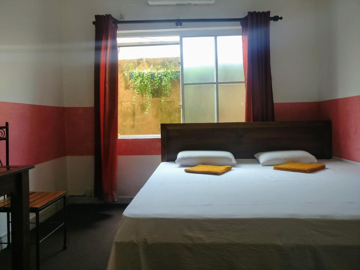 Villa Two Residence Dehiwala-Mount Lavinia Екстериор снимка
